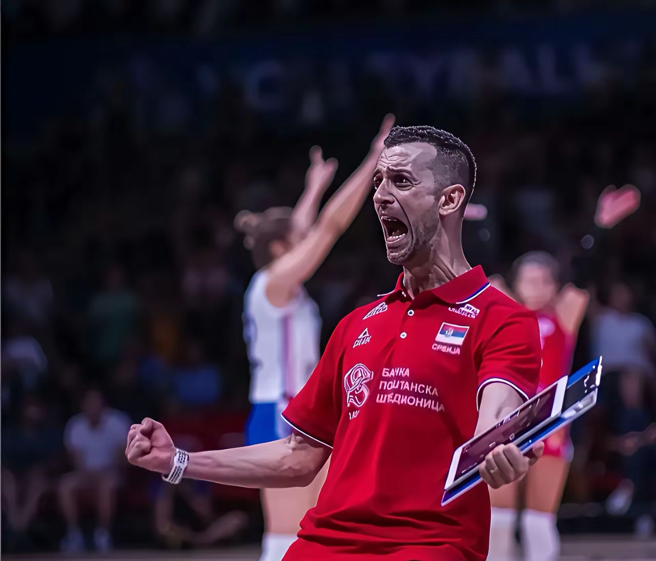 包含塞维利亚险胜罗马，本泽马点燃赛场的词条