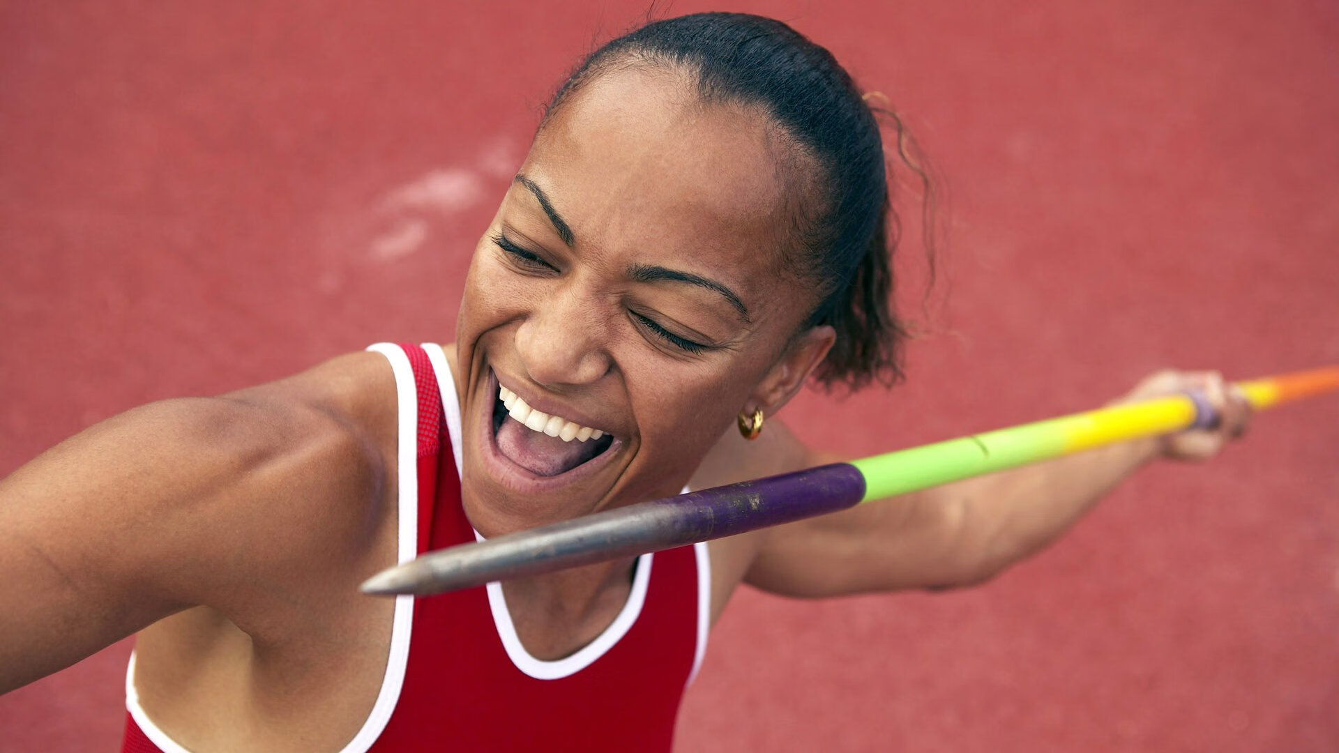 当马赛的战术引擎轰鸣,努涅斯在F1街道赛完成对利物浦的赛道超车