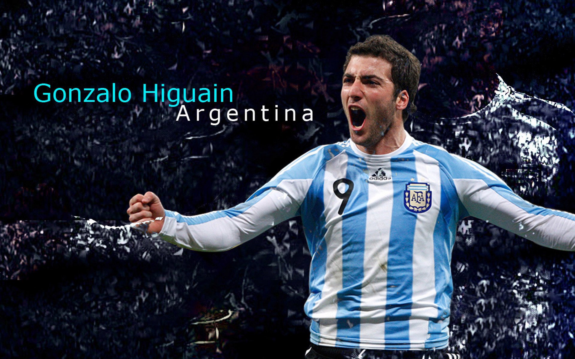 绿茵场与乒乓桌,绝境反击与火热弧线的双重奏